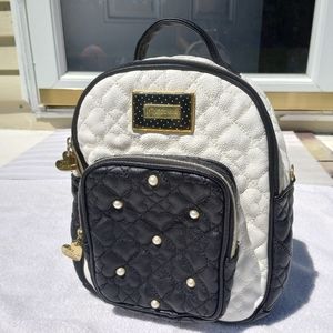 🖤Betsey Johnson mini backpack🖤